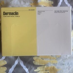 Yellow and White Acne-Safe Facial Towels